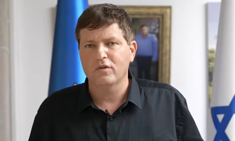 ראש עיריית פ"ת: זה האיש שעומד מאחורי צילום הבניינים