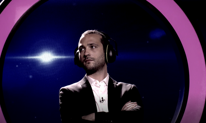 "מתחרה מול זמרות שאין לי מושג איך הן נשמעות"&bull; צפו