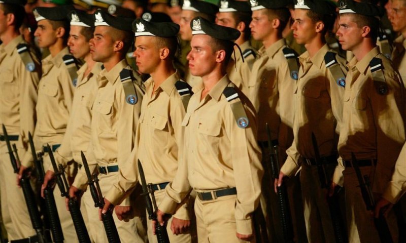 הרבנות הצבאית: שירת נשים? לתת פטור לדתיים