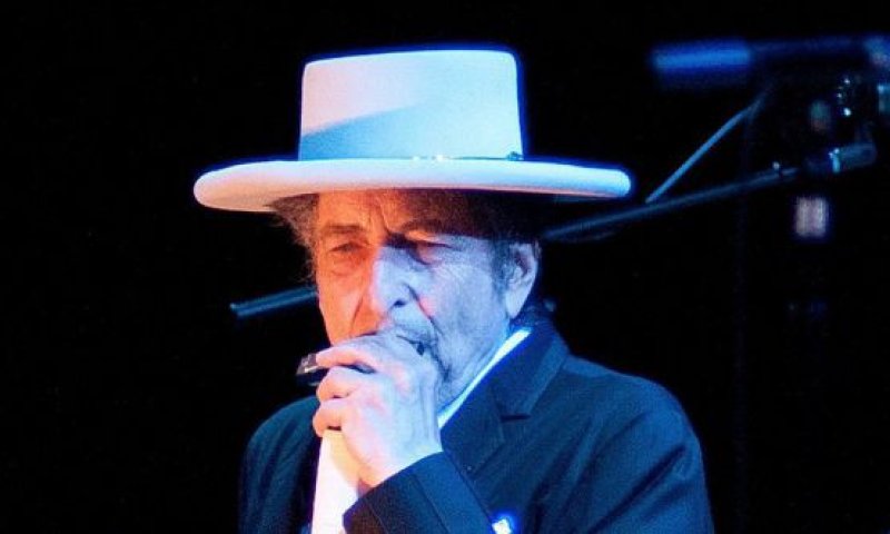 בוב דילן מואשם בתקיפה מינית משנת 1965