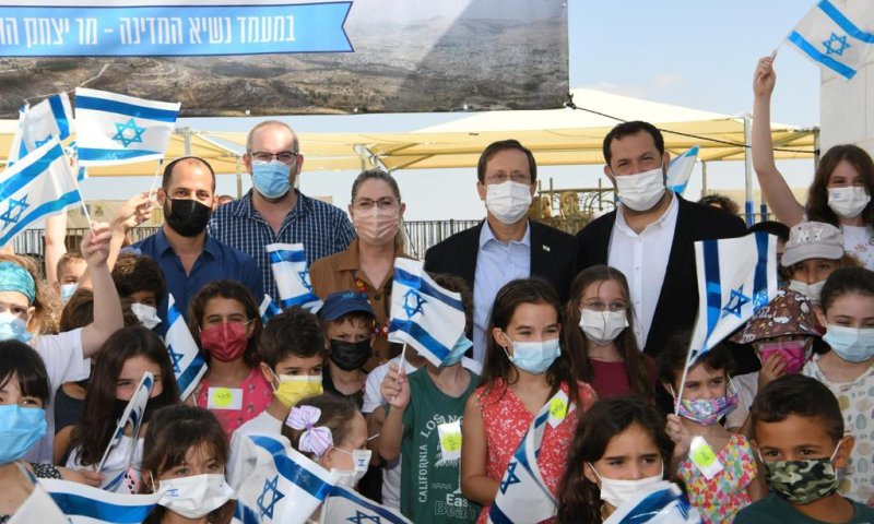 נשיא המדינה חנך 2 בתי ספר חדשים בשומרון