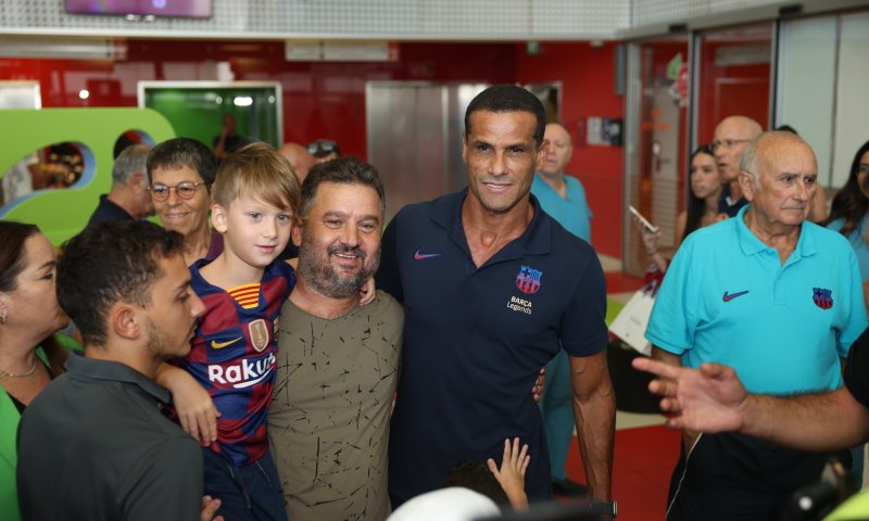 שחקני ברצלונה הגשימו לילדים החולים את החלום