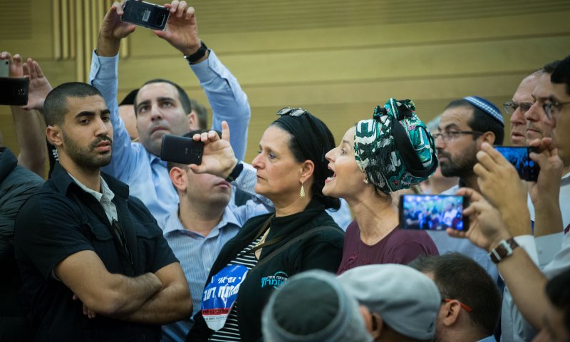 האם השכולה עקצה: "מה עם עונש מוות למחבלים?"