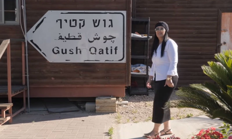 צפו: 15 שנה בקראווילה; "מתגעגעת מאוד הביתה"