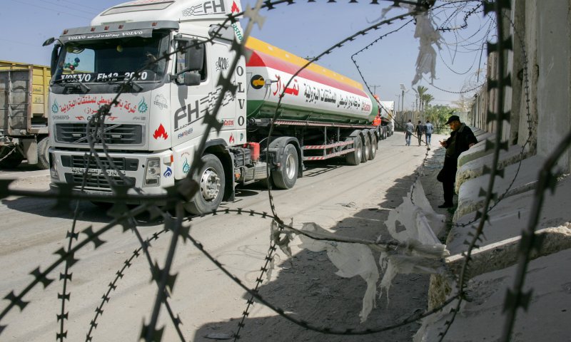 השלום פרץ: ליברמן פותח מחדש את מעבר כרם שלום
