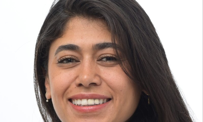 יישום ראשון של החוק: מכחישת הטבח גורשה מישראל