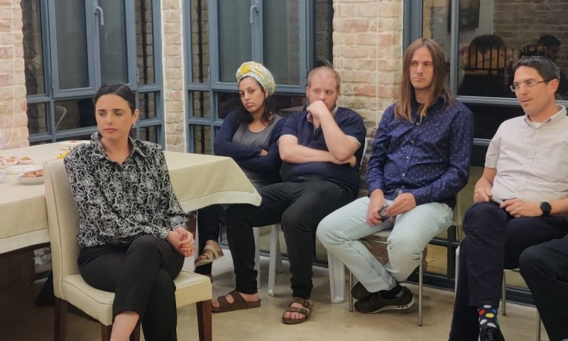 ניצול הפיגוע מצטרף לשקד: "עמדה לצד נפגעי הטרור"