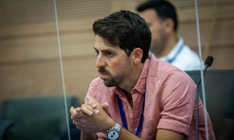 בצעד חריג: הצבא הוציא צו הרחקה לפעיל הר הבית