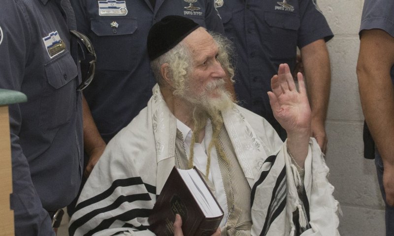 הרב ברלנד? "תתרחקו מהאיש הזה, ומהר"