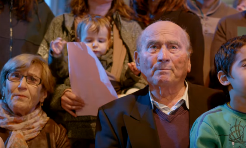 מרגש: 600 ניצולי שואה מבצעים יחד את השיר "חי"