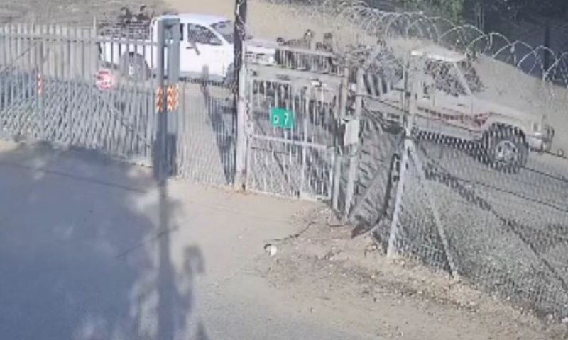 תיעוד חדש: עשרות מחבלים חמושים בשער של בארי