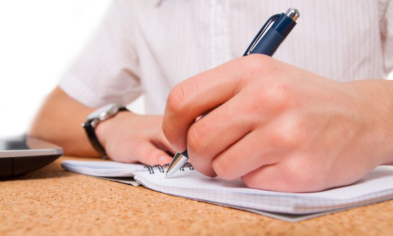 צפו: למה באמת מציינים היום את יום השמאליים?