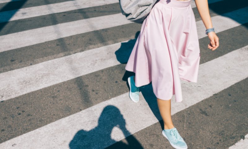 חצאית קצרה או מכנסיים רחבים? זה נבלה וזה טריפה