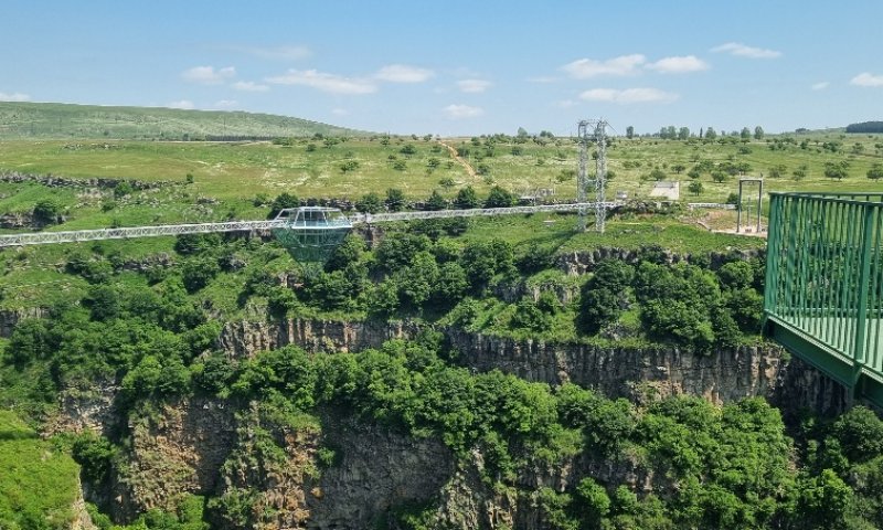 גאורגיה הקסומה: מבתי כנסת היסטוריים למערות נטיפים