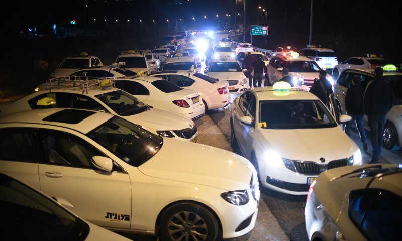 נתניהו נכנע לנהגי המוניות: הרפורמה בתעריפים תוקפא