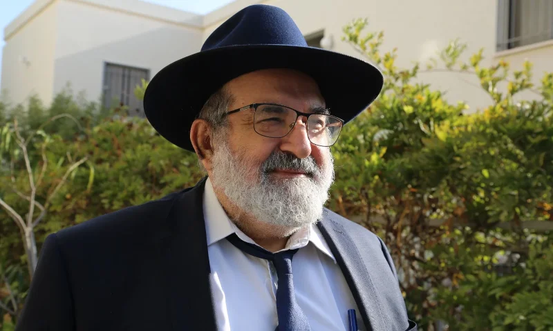 הרב אליהו זייני תובע את עיתון הארץ על חצי מיליון שקל