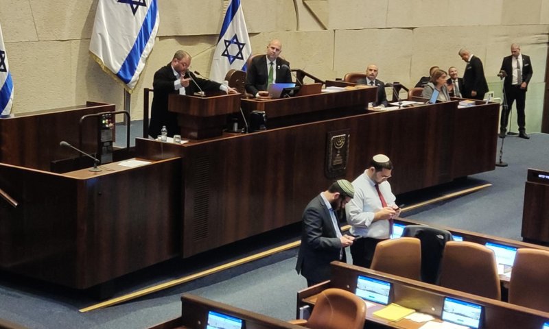 צפו: הח"כים מפנים את גבם בזמן שכסיף נואם