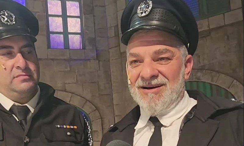 כוכבי 'השוטר אזולאי' לסרוגים: בכולנו יש משהו ממנו. צפו