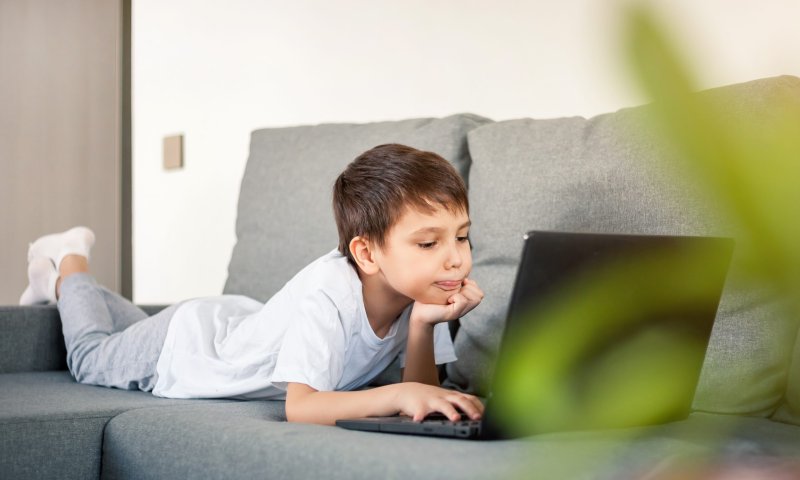 שעות בזום ובמחשב? כך תגנו על הילדים ברשת