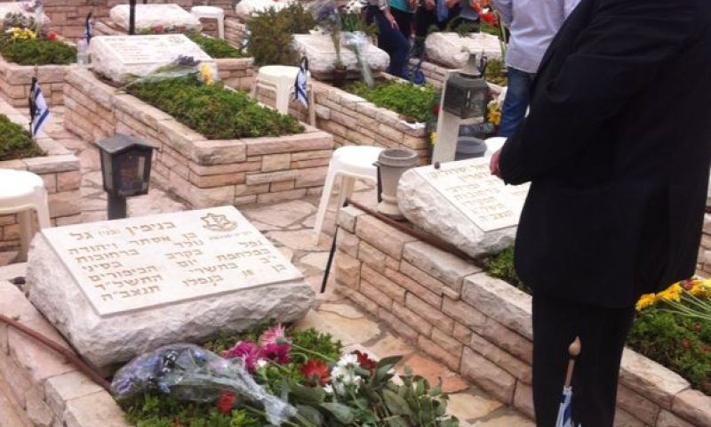 זוהה לפי הציצית: הרב אלי בן דהן פקד את קבר חברו לישיבה