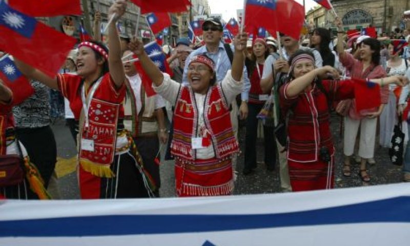 ואולי תורתו של הרב קורן היא המזוייפת? / תגובה