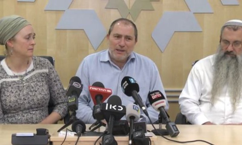 "שירה פקחה עין ודמעה; אמרנו לה שהיא ילדת נס"