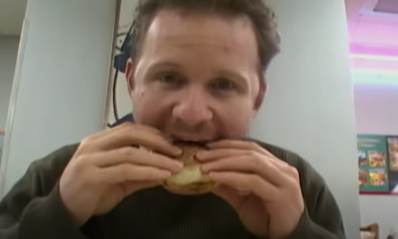 הבמאי שאכל מקדונלדס במשך חודש הלך לעולמו