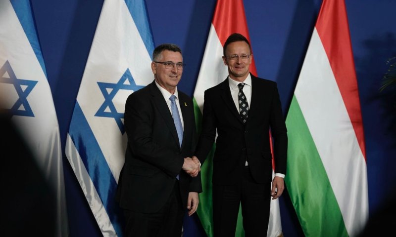 סער בהונגריה: "הרש"פ לא הפסיקה לשלם למחבלים, רק שינתה שיטה"