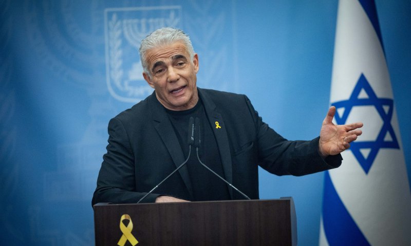 לפיד דרש השבוע מזיני להתערב בקטארגייט &ndash; והיום קבע שאסור לו