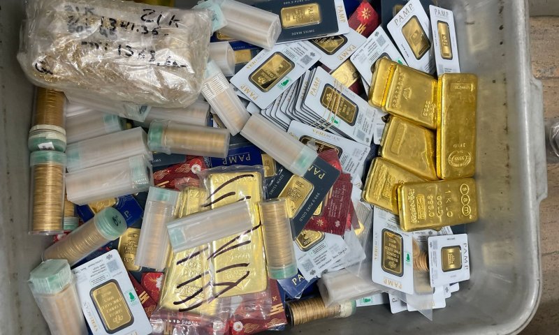 נוסע בנתב"ג ניסה להבריח זהב בשווי 8 מיליון שקל