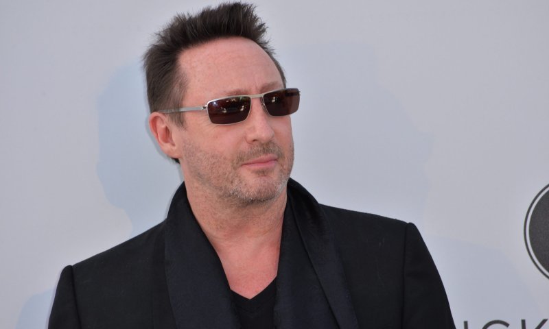 בנו של ג'ון לנון על הלהיט של הביטלס "תזכורת אפלה"