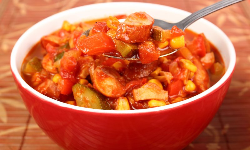 התוספת המושלמת: מתכון לקישואים אדומים עם אורז בסמטי