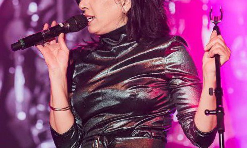 "אבא": דיקלה חושפת הצצה לחייה האישיים בשיר חדש