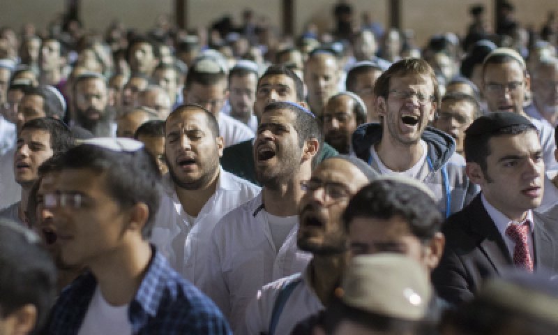 ב-19:00 תפילה עולמית לשלום שלושת החטופים