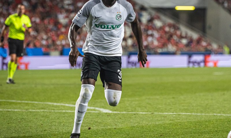 הרגע הויראלי של שחקן מכבי חיפה מול כוכב סנגל