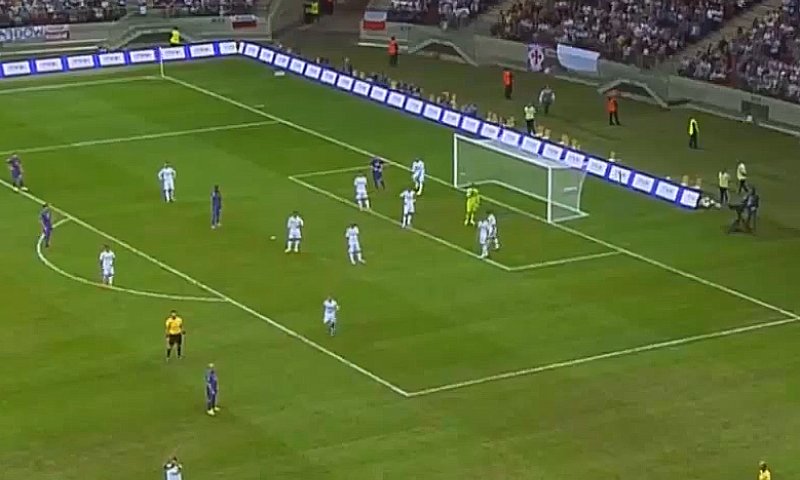 צפו: אוהד פורץ למגרש כשהוא מחופש לרונאלדו