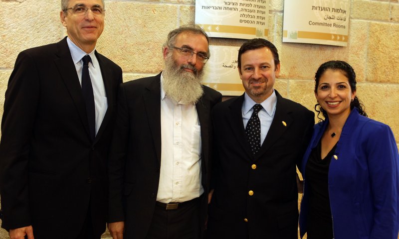 "אתם רוצים שאכיר בילד של צ'לסי קלינטון כיהודי?"