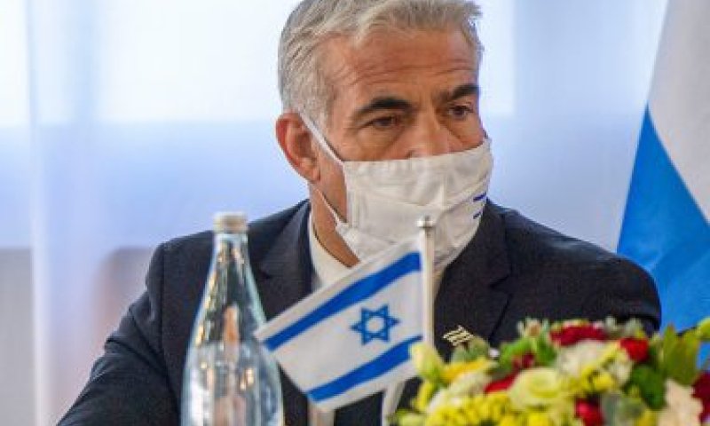 לפיד: מנסים לסכסך ביני לבין ליברמן