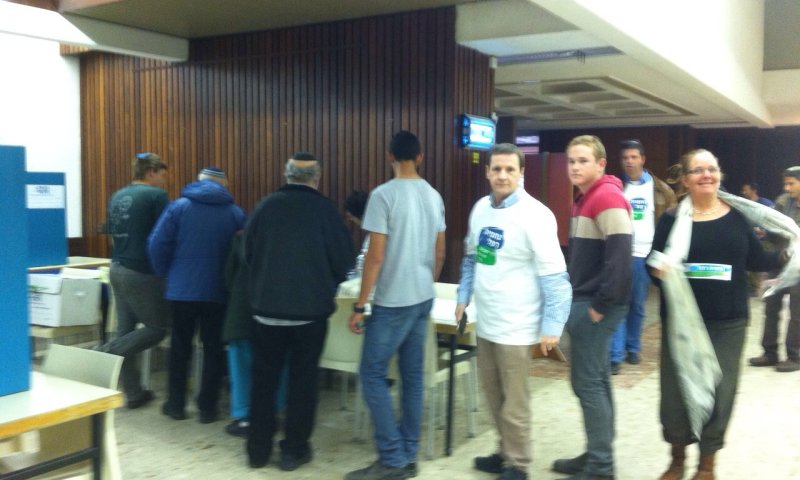 בעקבות תקלה: תורים ארוכים בקלפי בשדה אליהו