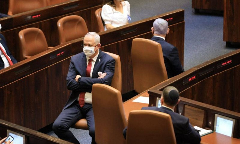 מגעים עם נתניהו? התשובה שנתן בכיר כחול לבן