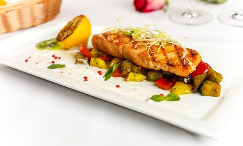 מתקתק ועסיסי: מתכון לסלמון ברוטב צ'ילי