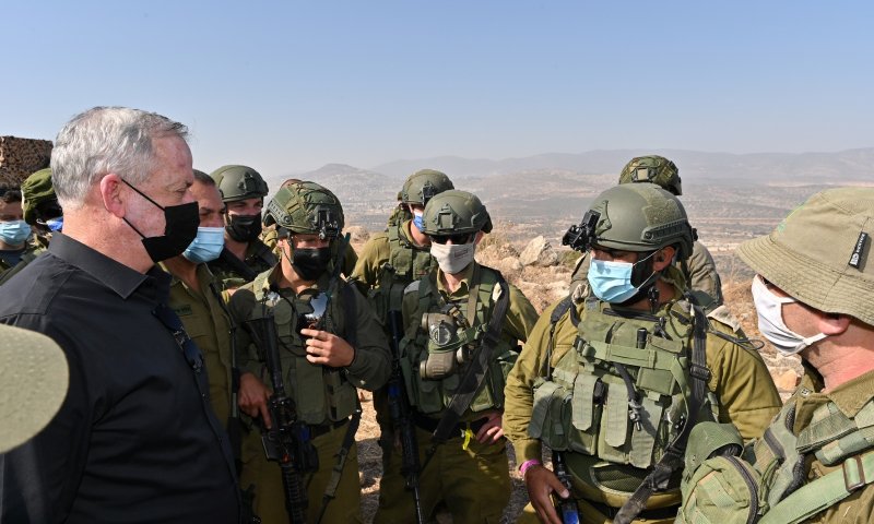 גנץ: "אני שומע בלבנון קולות שמדברים על שלום"