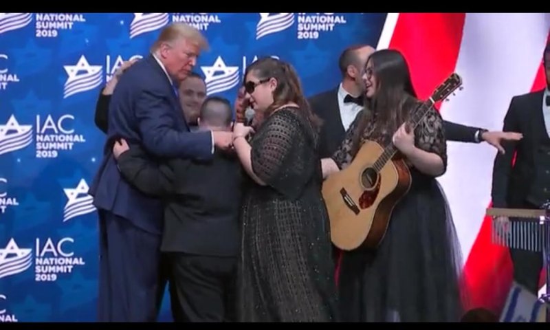 מרגש: כשהנשיא טראמפ פגש את להקת שלוה. צפו
