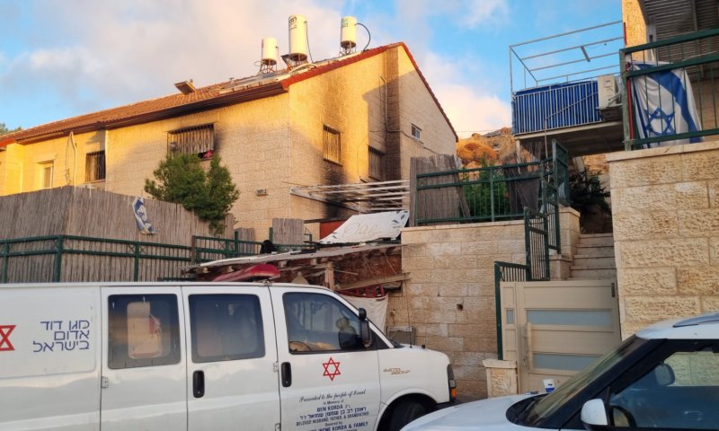 חשד לרצח בבנימין: גבר נמצא מת בדירה שרופה