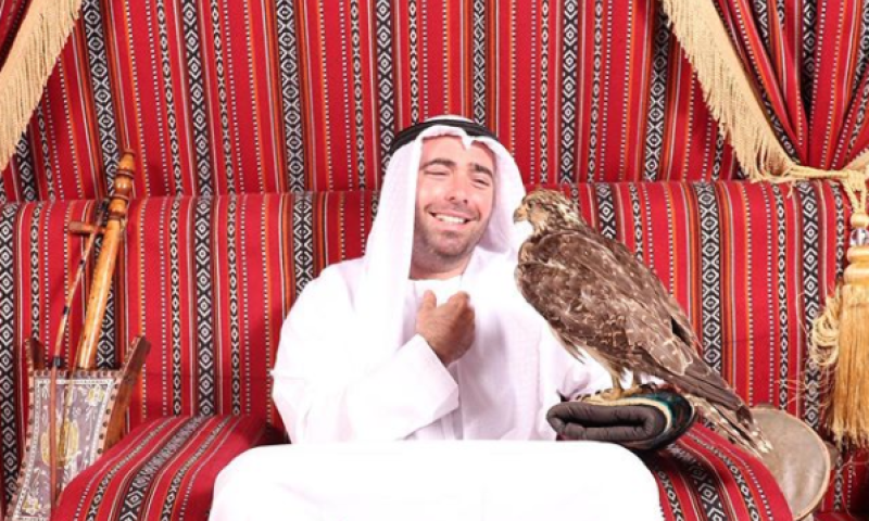 צפו:עומר אדם מעניק הצצה לפרויקט החדש שלו בדובאי