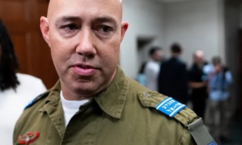 לבוש במדי צה"ל: זה היו"ר החדש של ועדת החוץ של ארה"ב