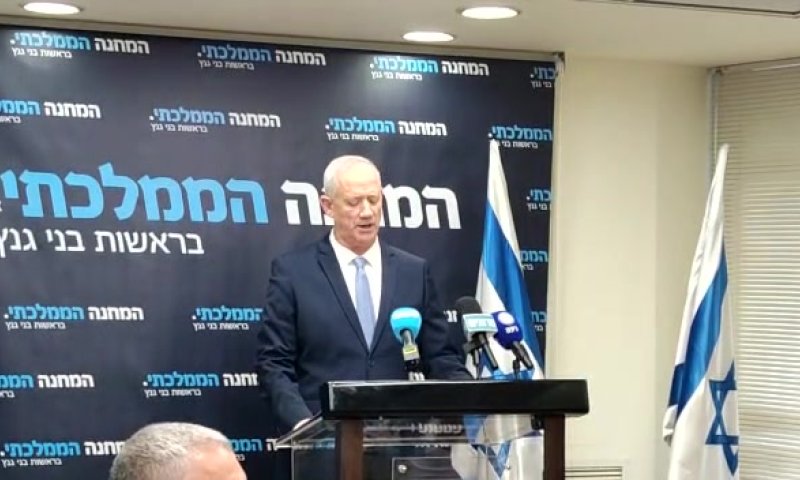 גנץ נגד לפיד: אני לא בטוח שלעמוד על גשר זאת הדרך