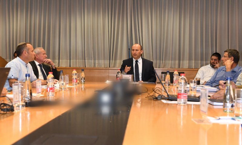 בנט הציג תכנית להחזרת ישראל לשגרה בצל הקורונה