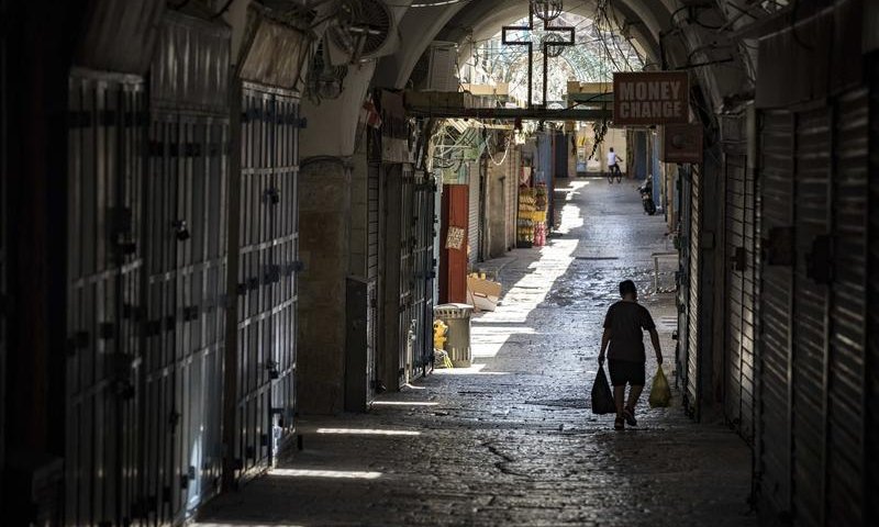 סערה בעיר העתיקה: מנהרה סודית נחשפה בתוך חנות מוכרת בירושלים