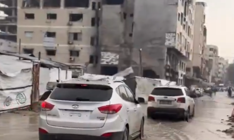 בניינים נופלים, אוהלים נסחפים: הסופה ביירון מכה בעזה